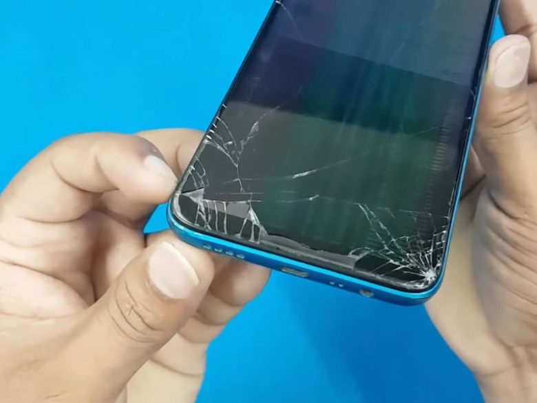 Totalno uništen ekran mobilnog telefona