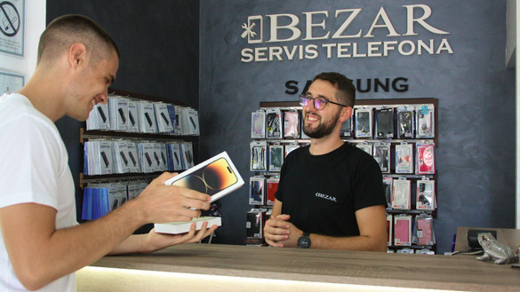 musterija1 Srećan kupac novog telefona