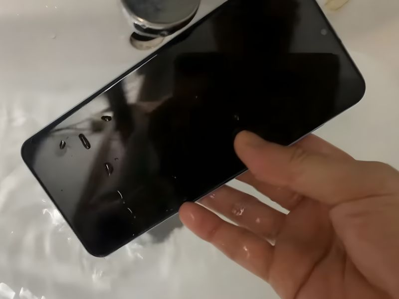 Kako zaštititi telefon koji nije vodootporan?